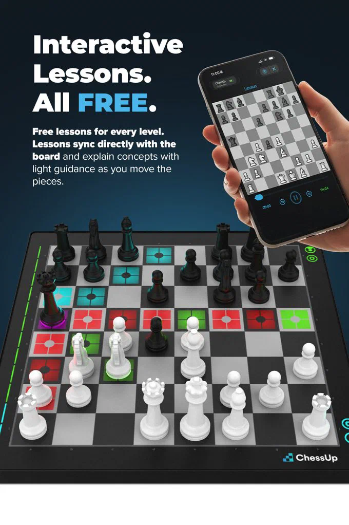 駒を持つだけで指せる手が光る、オンライン対戦もできるスマートチェスボード ChessUp Lite (チェスアップ ライト) — 写真4