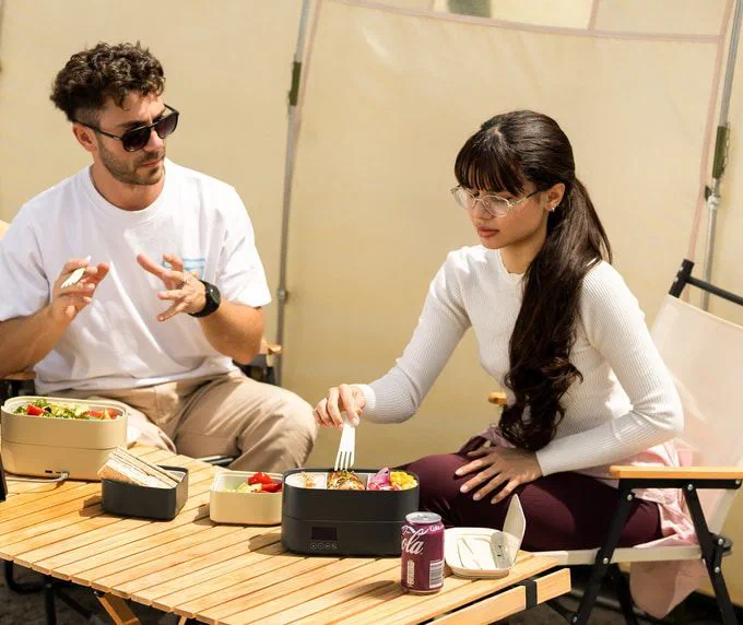 温めも冷やしもできる、バッテリー内蔵の持ち運び弁当箱 LunchOn (ランチオン) — 写真2
