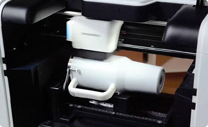 タンブラーや紙、2000種以上の素材に直接印刷できる卓上UVプリンター Morpho UV Printer (モルフォ)