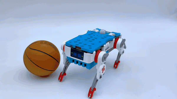 手のひらサイズで歩いて芸をする。組み立ててプログラミングも学べる4本脚のロボット犬 Quaddle (クアドル) — 写真3